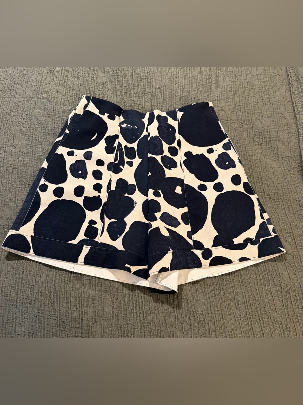 SHAN Canada Black White High-Waist Spot Print Shorts Pockets Classy High End